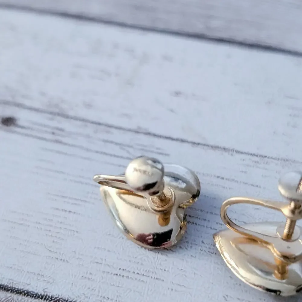 Vintage Screw On Earrings Heart with Faux Pearl Stamped Louvanni?